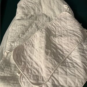 Waterproof crib mattress protector and 2 waterproof pads